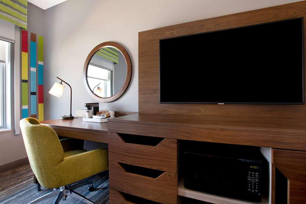 Hampton Inn & Suites Ottawa West, Ontario, Canada Room photo