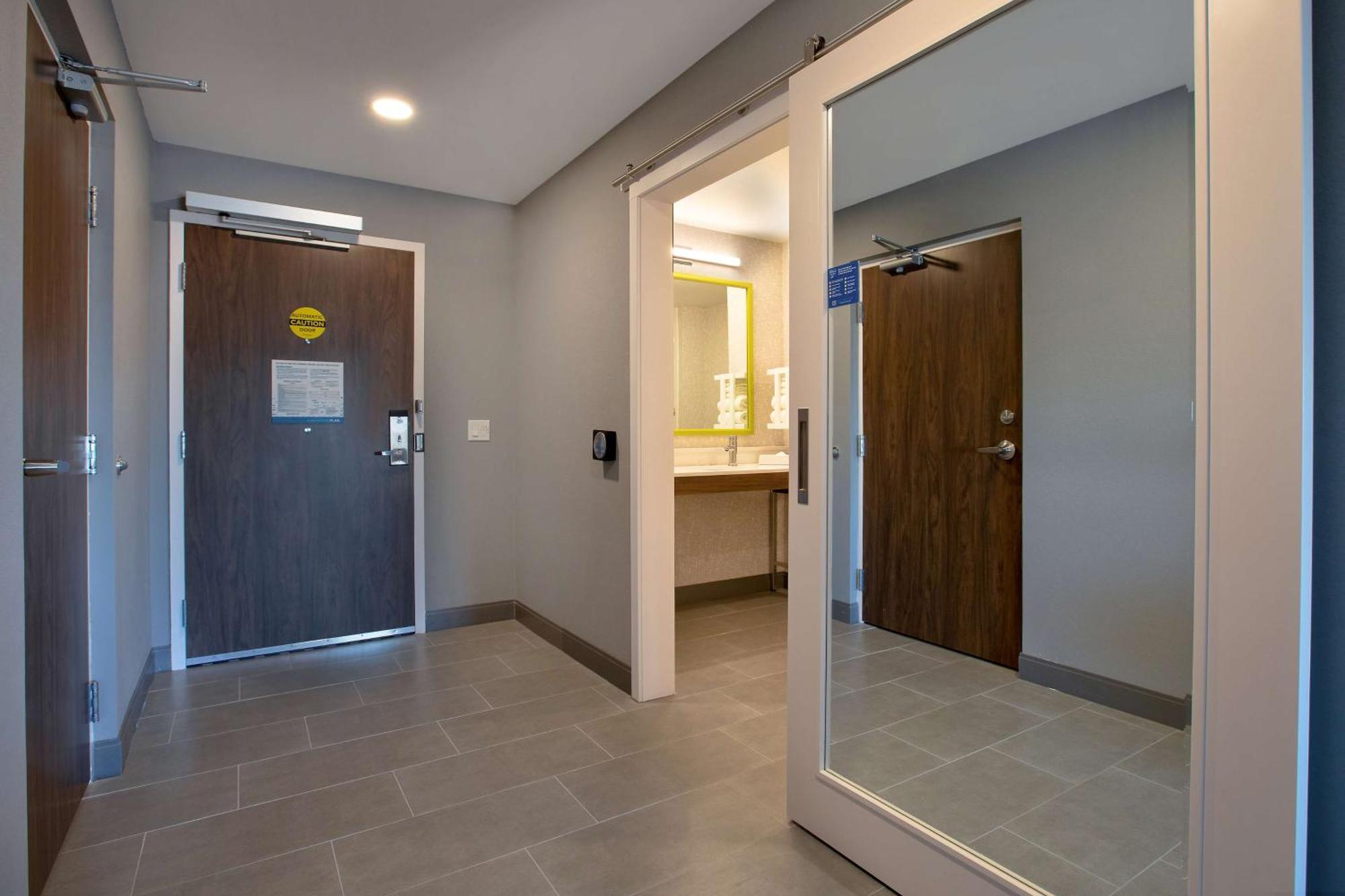 Hampton Inn & Suites Ottawa West, Ontario, Canada Exterior photo